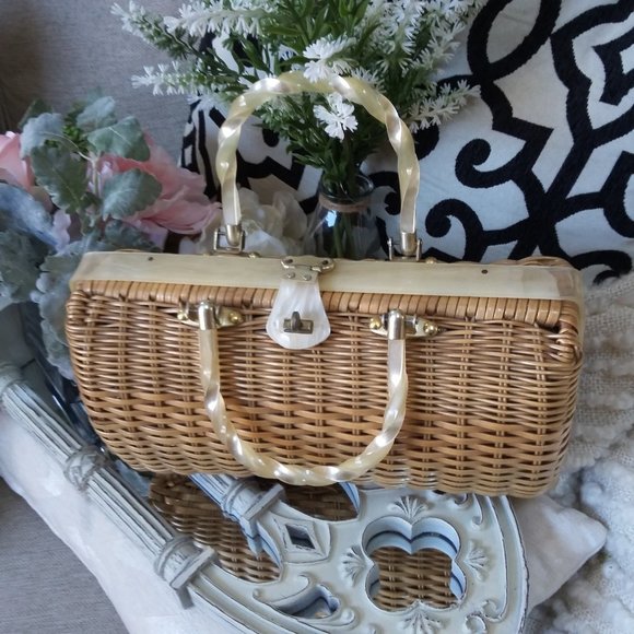 Vintage Handbags - GORGEOUS 1960's WOVEN Basket PURSE W/ LUCITE